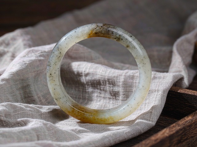 昆山玉石回收，昆山翡翠回收，昆山玉器回收，高价收购翡翠手镯挂件戒面珠串