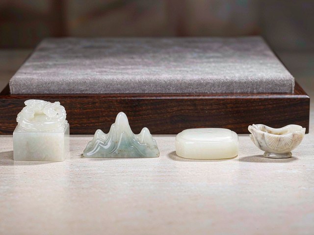 临海紫阳街老巷那只戴了几十年的手镯，想出手该先问什么？玉器翡翠上门验货流程