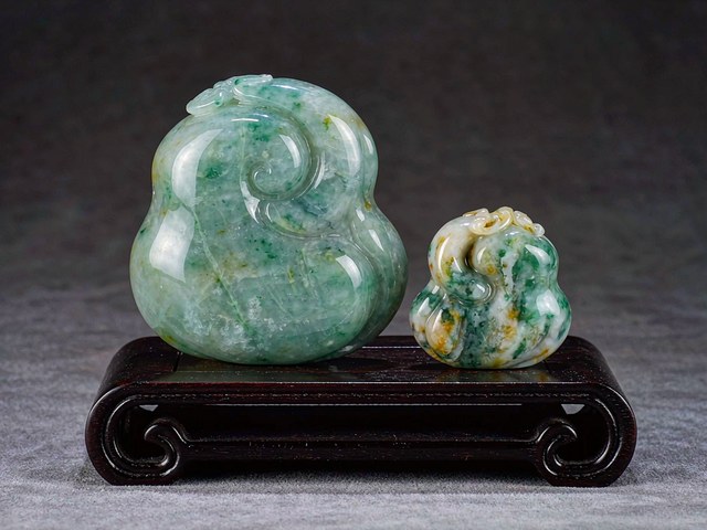 从剡溪到崇仁古镇，嵊州乡下传家玉石翡翠出手记：先分硬玉软玉，再看种水器型