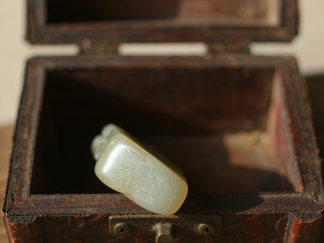 丹阳万善塔下的传家玉镯，先分清翡翠、岫玉和玉髓