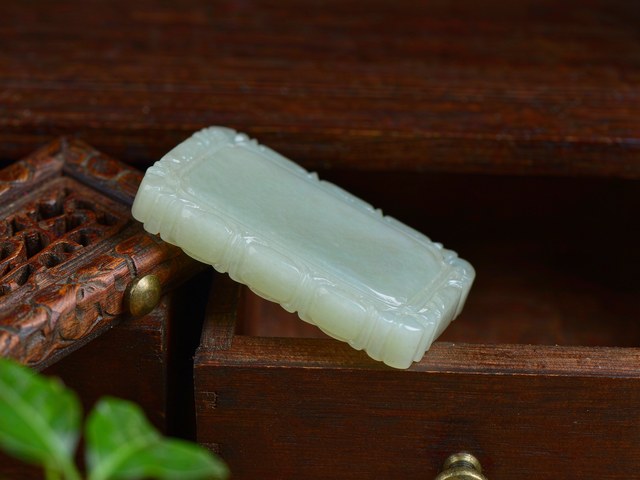 三星堆边的旧玉和广汉城里的新货，产地比颜色更要紧
