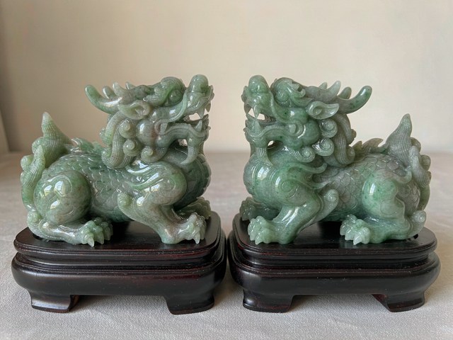 文昌文南老街摆摊看玉，先掂分量，再问出处