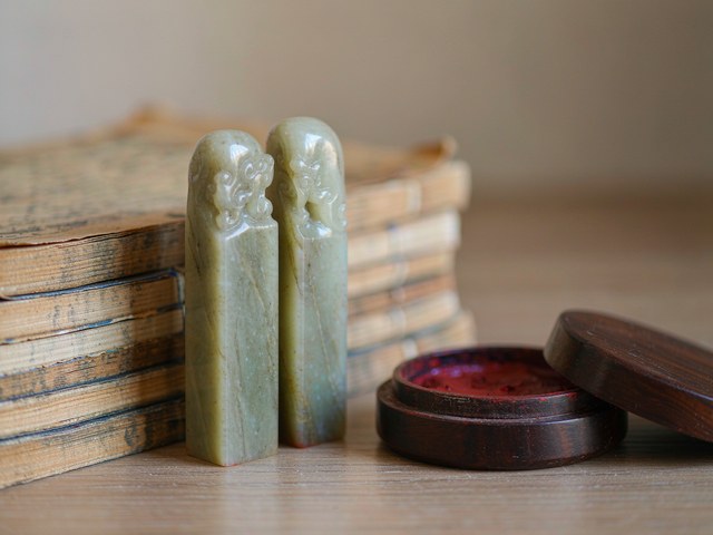 阿克苏柯柯牙街道收来的旧玉件，颜色好看不等于真值钱